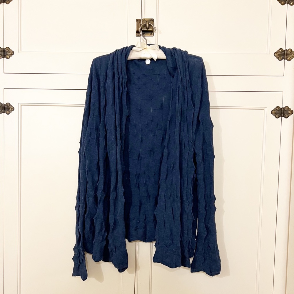 MARGARET O’LEARY blue knitted cardigan.